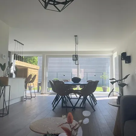 Feel@home Aan Zee Villa *